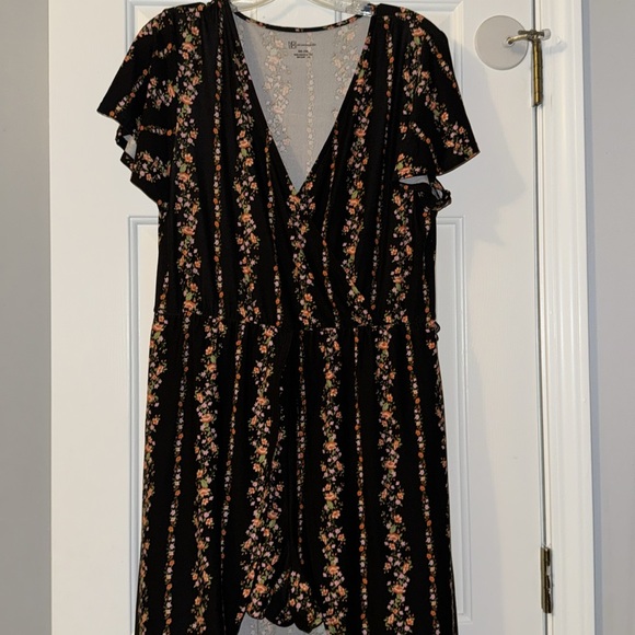 Cute floral romper/dress XXL (19) black floral - Picture 13 of 14